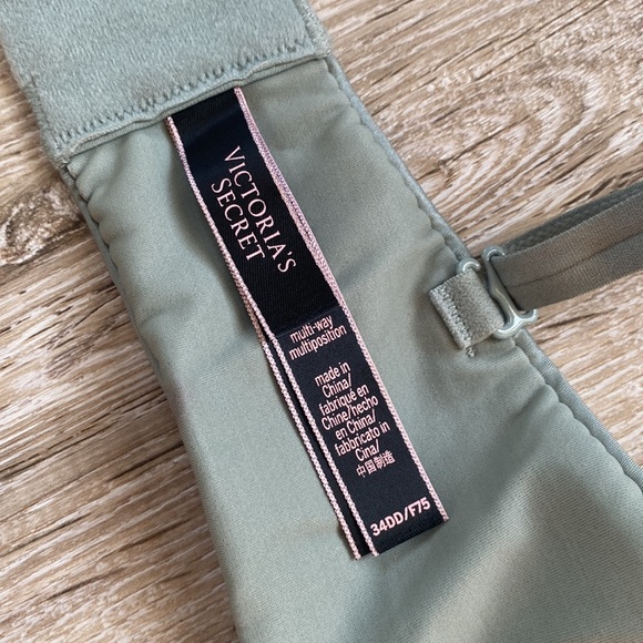 Victoria Secret - Picture 3 of 4